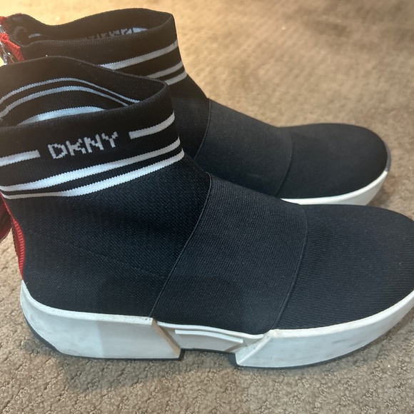 DKNY women’s sock sneakers - Picture 3 of 4